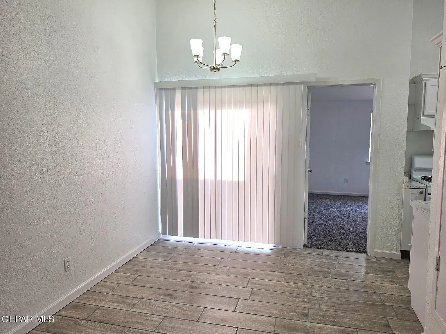3 bed, 1.5 bath, 1035 sqft, $1,300 — Photo 4