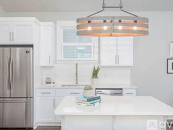 4th image of 2021 W Romana St