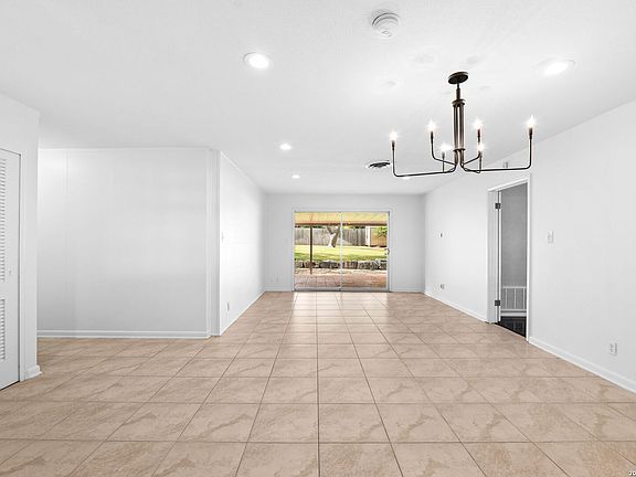 5th image of 2106 E Lawndale