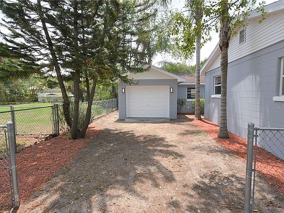 2nd image of 2203 N Crystal Lake Dr