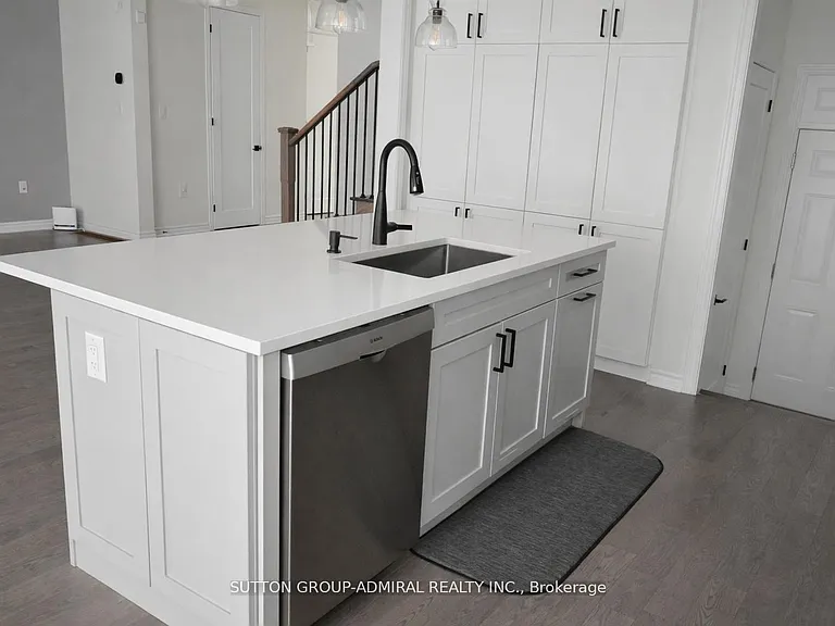 65 Barkerville Dr — Photo 7