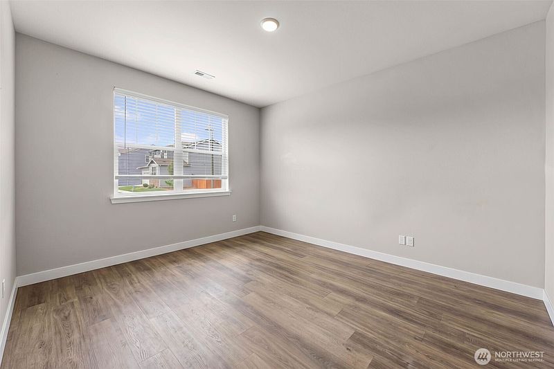 4th image of 978 Livernash Street