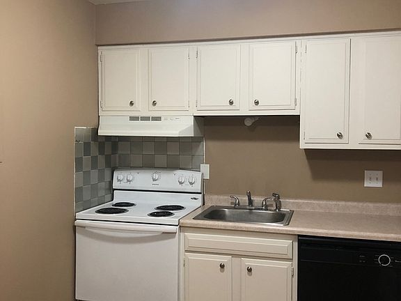 3rd image of 1114 SE Belmont Dr APT 7