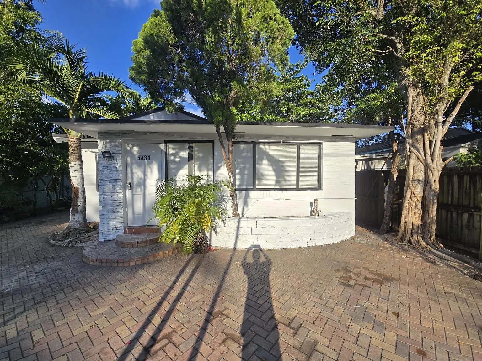 4 bed, 2.0 bath, 995 sqft, $2,800 — Photo 2