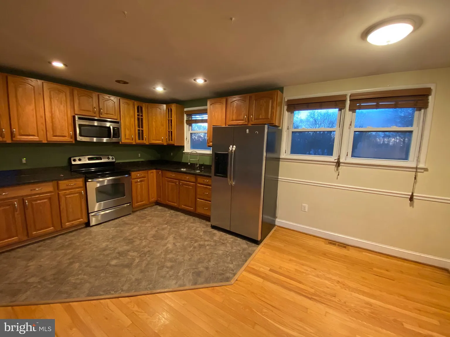 4 bed, 1864 sqft, $3,000 — Photo 3