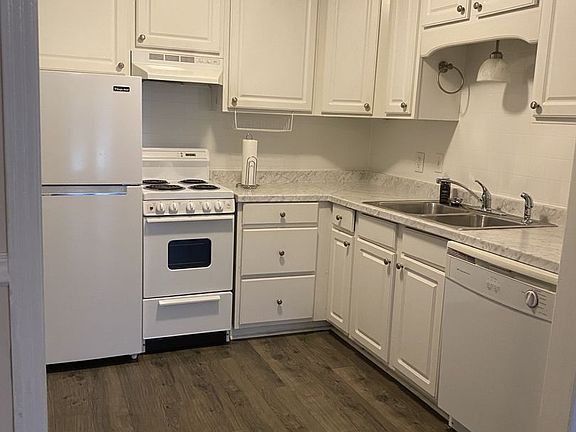 4th image of 1045 E 10th St APT 106