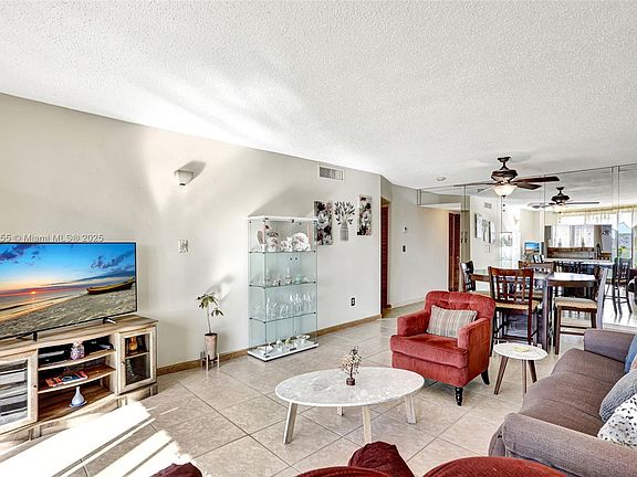 5th image of 2860 Somerset Dr APT 409K
