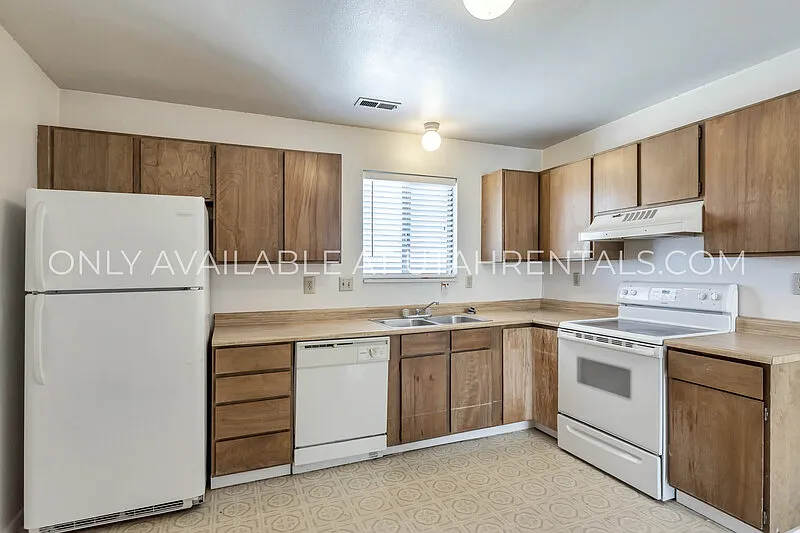 3 bed, 1.0 bath, 1073 sqft, $1,450 — Photo 3