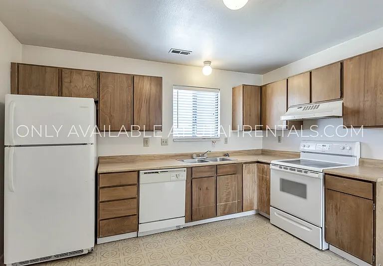 255 E Center St #11 — Photo 3