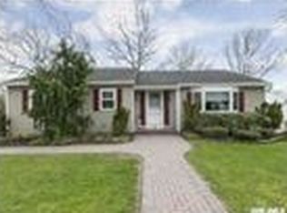 40 Washington Ave, Smithtown, NY 11787
