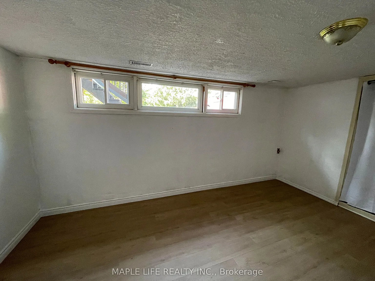 3 bed, $1,900 — Photo 4