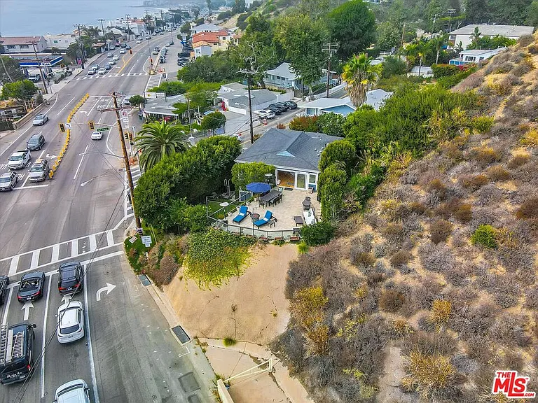 3966 Las Flores Canyon Rd — Photo 48