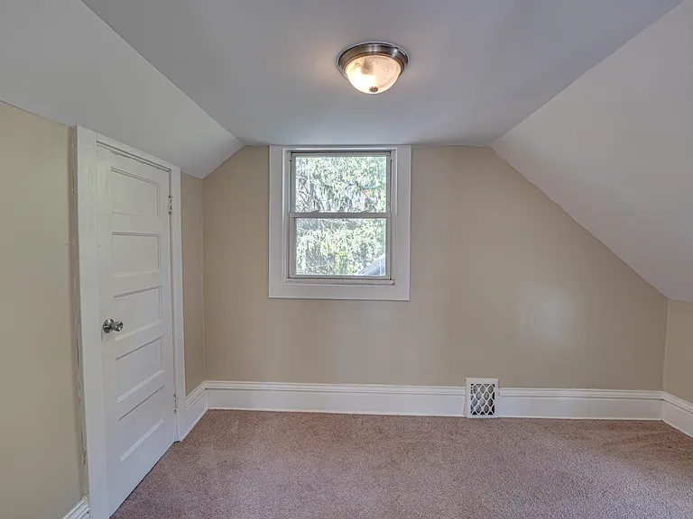 570 5th Ave — Photo 13