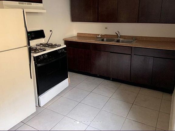 5th image of 6933 S Jeffery Blvd APT 1D