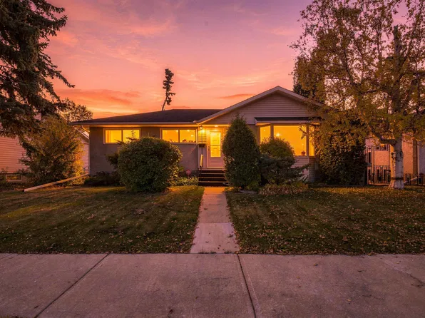 10520 Lauderdale Rd NW, Edmonton, AB T5E 5R5