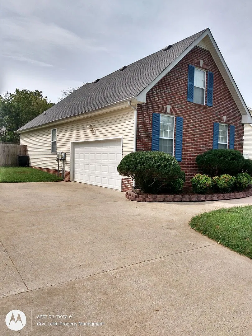 Coming Soon Lovely 3 bedroom home with bonus in a great location with easy access to I24 — Photo 2