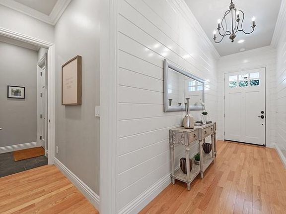 4th image of 860 Willow Glen Way