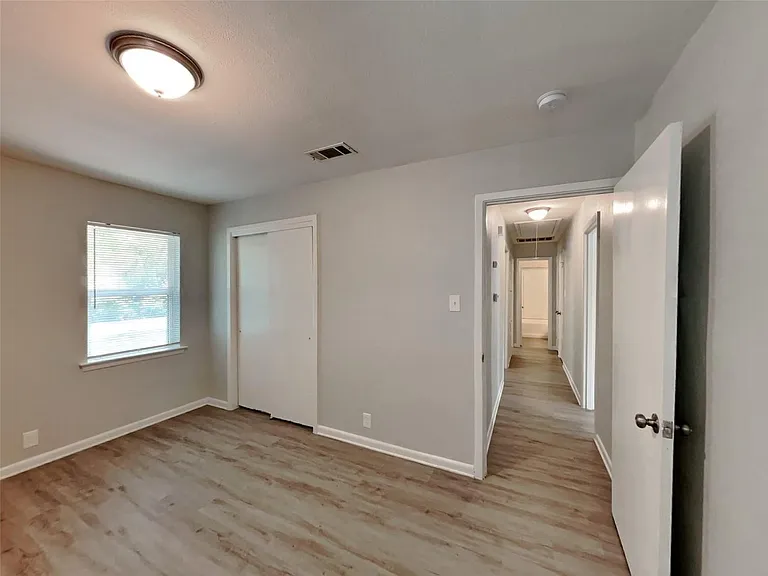 808 Laguna Dr — Photo 6