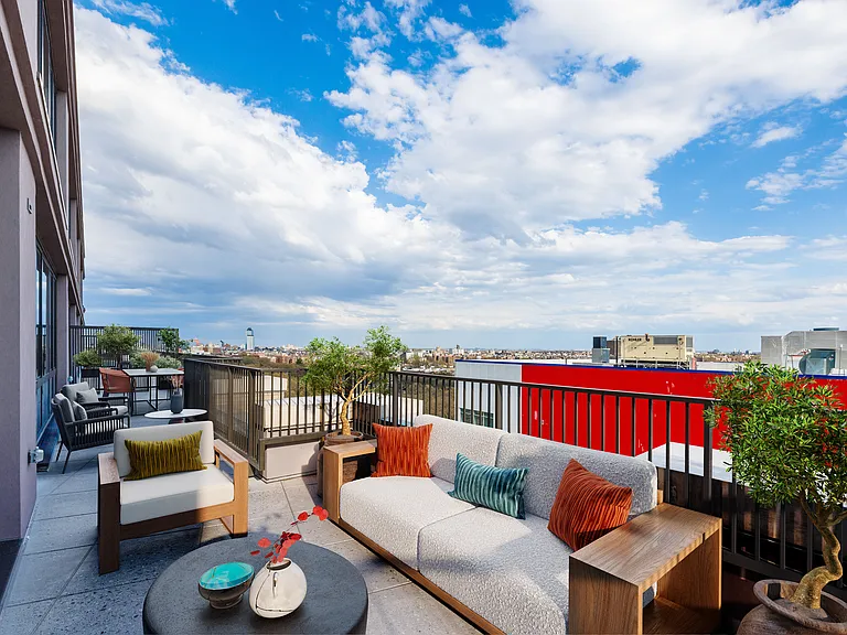 11 Ocean Pkwy #Penthouse 104 — Photo 1