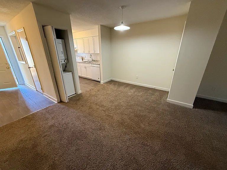 Avery Close Condominiums — Photo 11