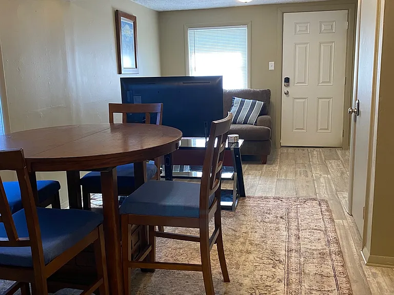 1042 S Cooper St — Photo 5