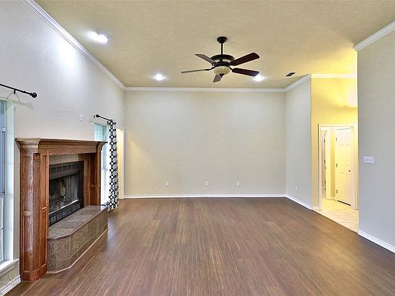 3rd image of 2110 Continental Ave