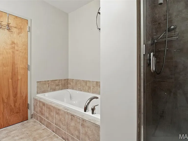 1627 Locust St #202 — Photo 27