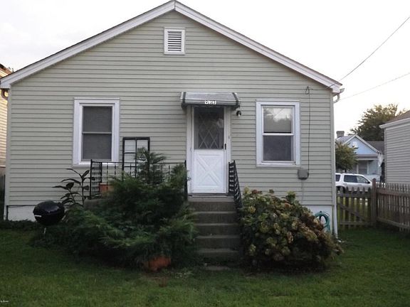 2nd image of 933 Mulberry St