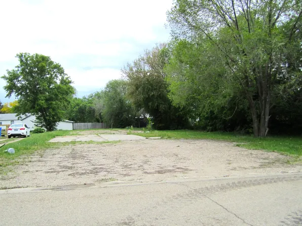 222 E 7th St, Miller, SD 57362