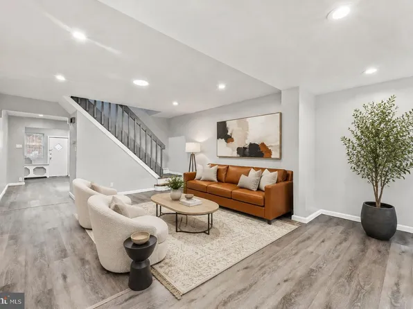 2557 S 61st St, Philadelphia, PA 19142