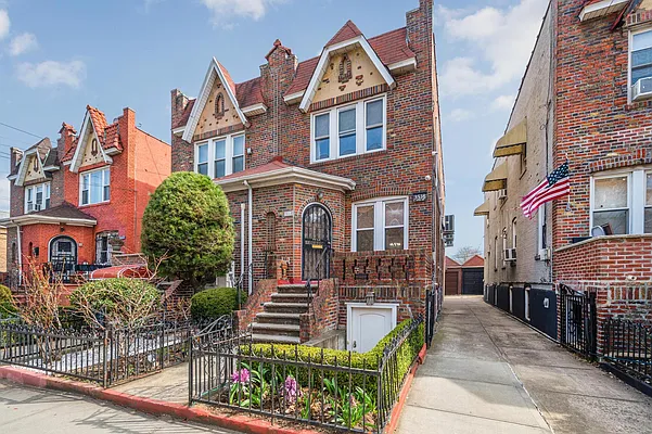 Sold by Madison Estates Sotheby's International Realty | media 1