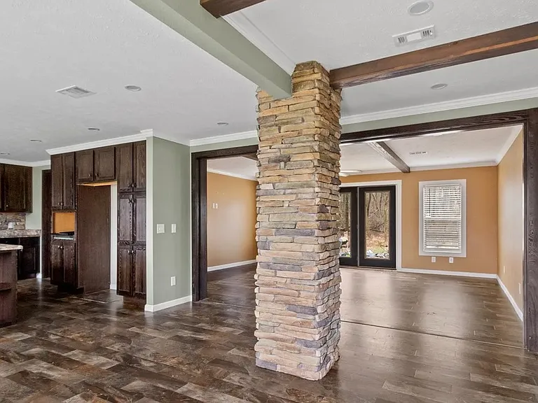 1189 Chicken Creek Rd — Photo 5
