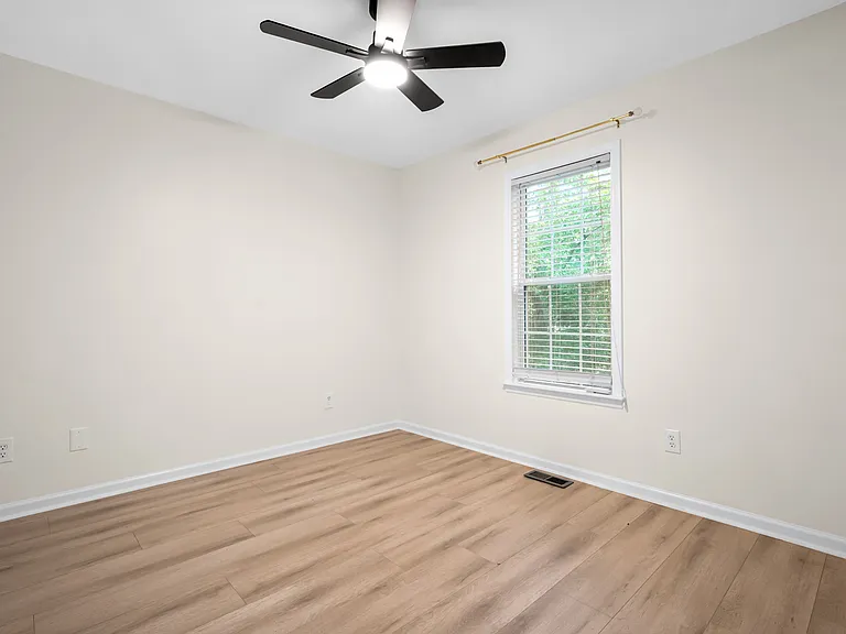 305 Dearing Dr — Photo 23