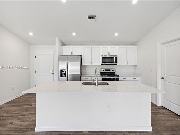 3rd image of 1711 NW 10th Pl