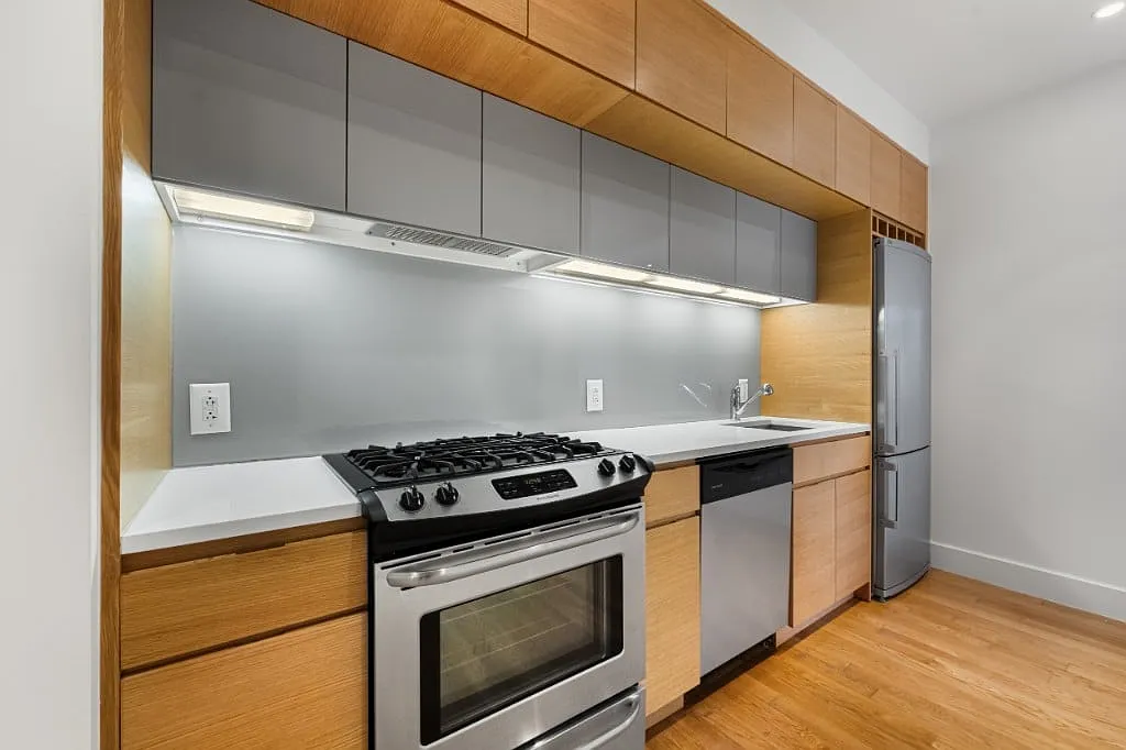 150 Fourth Avenue — Photo 1