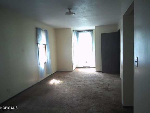 5th image of 403 Tacoma Ave