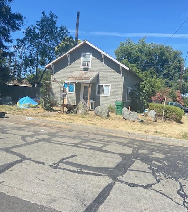 2nd image of 293 Maine St