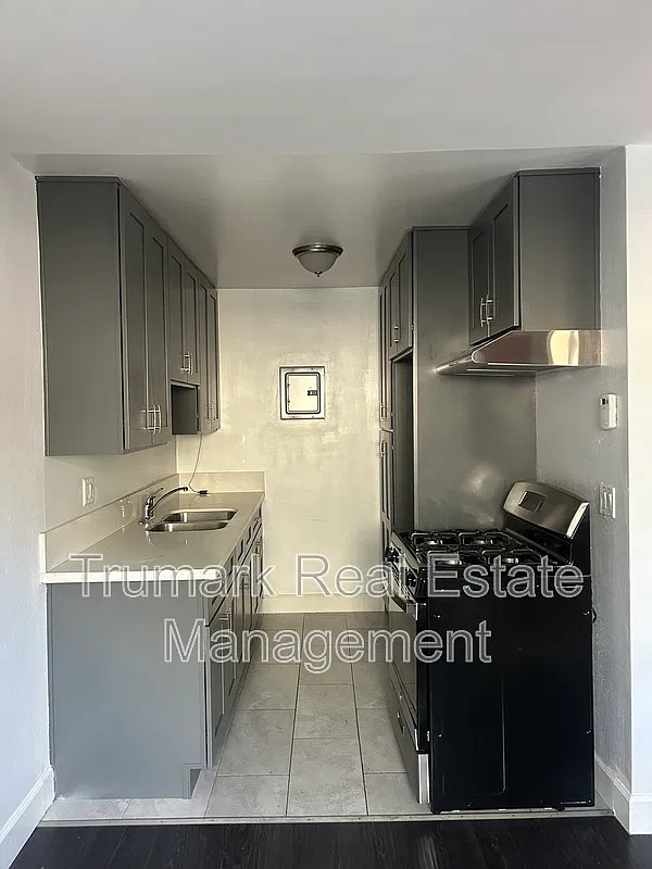 1 bed, 1.0 bath, $2,100 — Photo 1