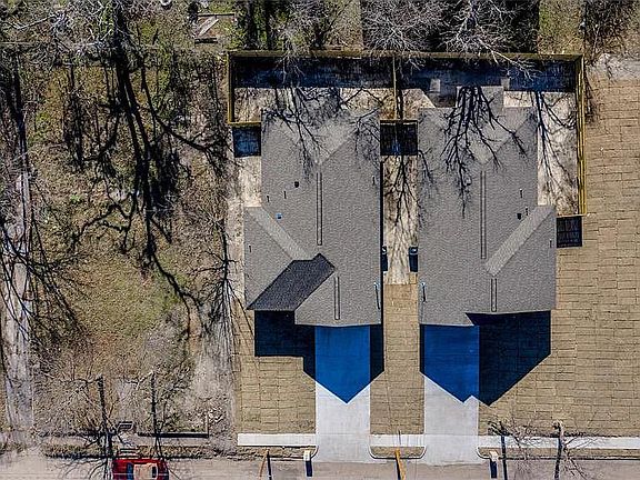 2nd image of 2905 Polk St