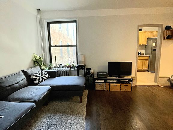 3rd image of 1141 Bergen St APT 5