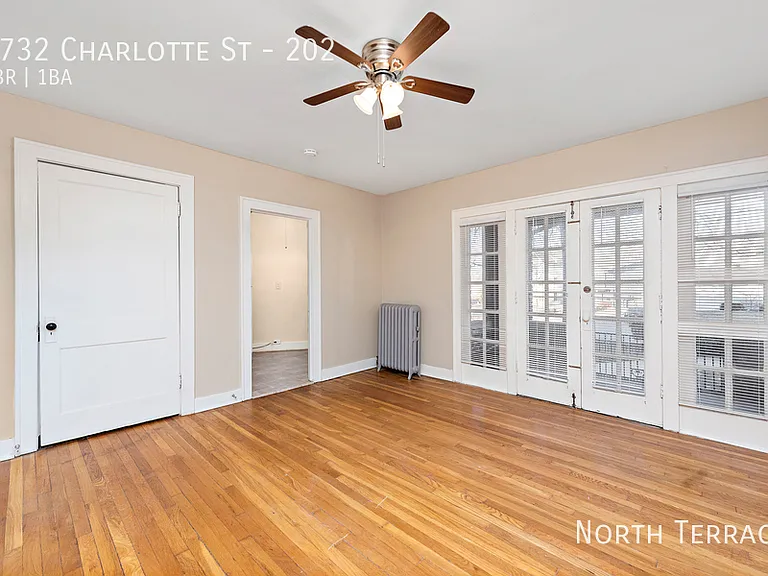 2732 Charlotte St — Photo 7