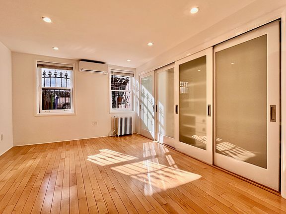 5th image of 133 Saint James Pl APT 1