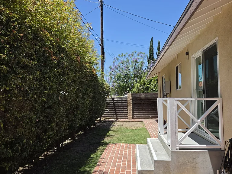 18152 Rayen St — Photo 18