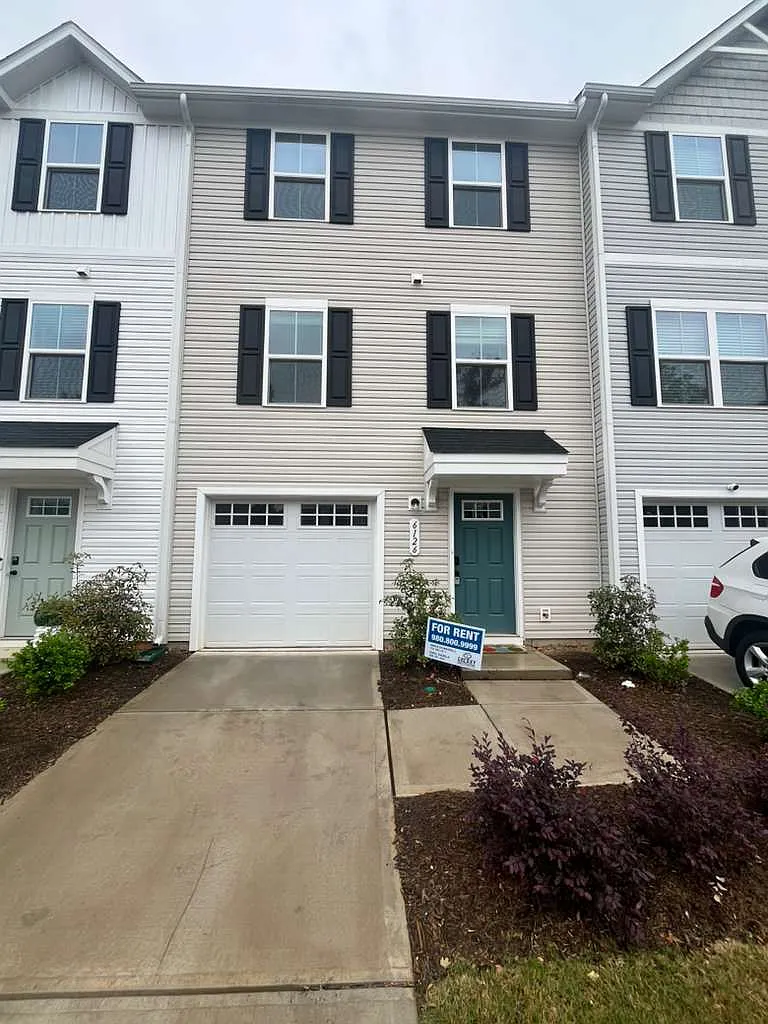 3 bed, 2.5 bath, 1576 sqft, $1,795 — Photo 1