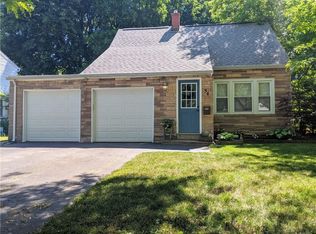 34 Woodside Ln, Rochester, NY 14616