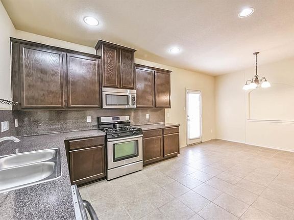 4th image of 19735 Crossfalls Ln