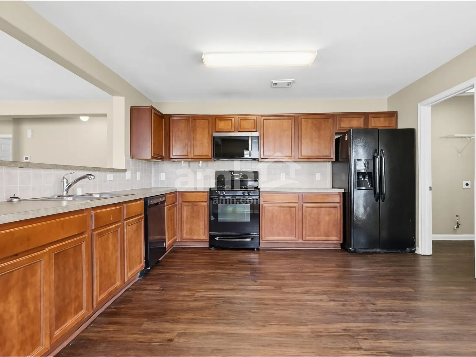 3 bed, 2.0 bath, 1479 sqft, $1,800 — Photo 4