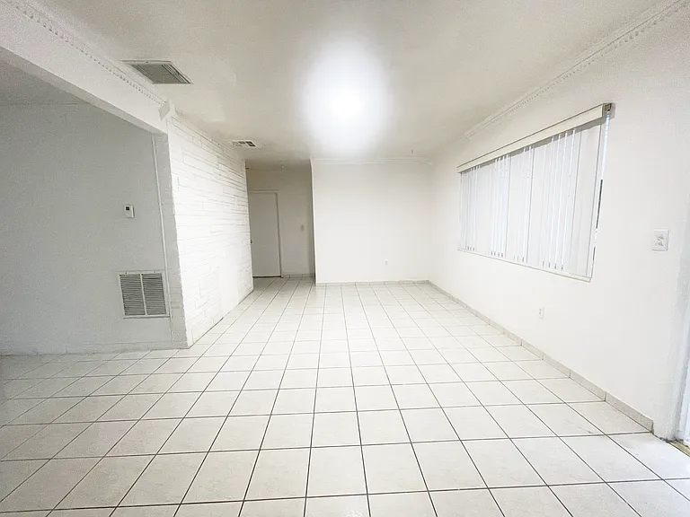 Miramar Pkwy — Photo 17
