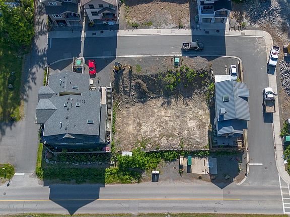 2nd image of 1084 Foxglove Ln