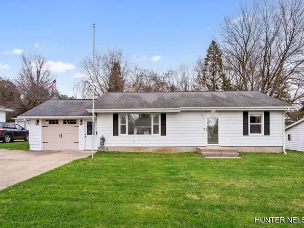 710 N Stewart Ave, Fremont, MI 49412